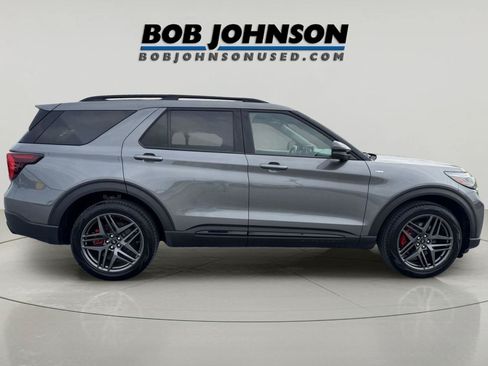 Used 2025 Ford Explorer ST-Line w/ ST-Line Street Pack AWD/4WD image 2