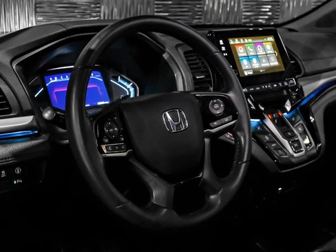 Used 2023 Honda Odyssey Touring image 17
