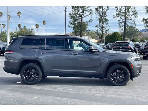 Used 2022 Jeep Grand Cherokee L Laredo RWD image 7
