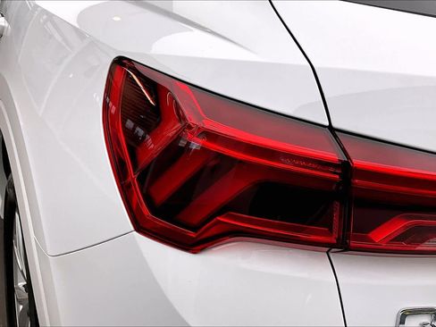 Certified 2025 Audi Q3 2.0T Premium w/ Convenience Package AWD/4WD image 28