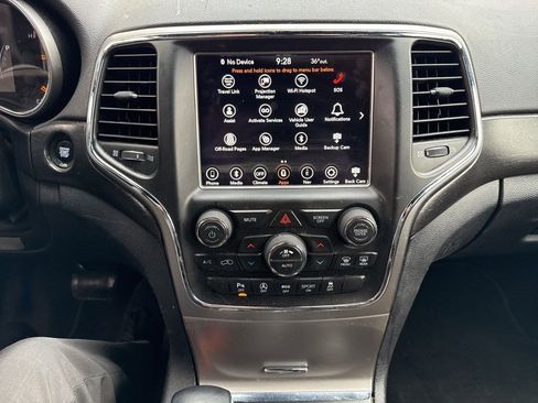 Used 2018 Jeep Grand Cherokee Laredo image 15