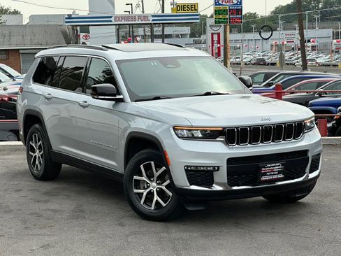 Used 2024 Jeep Grand Cherokee L Limited w/ Luxury Tech Group II image 10