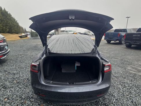Used 2023 Tesla Model 3 Standard Range image 8