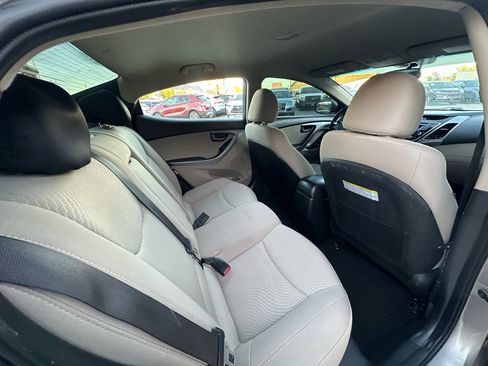 Used 2014 Hyundai Elantra SE image 15