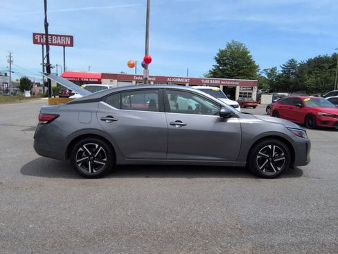 Used 2024 Nissan Sentra SV FWD image 9