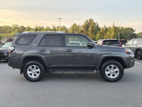 Used 2018 Toyota 4Runner SR5 Premium AWD/4WD image 2