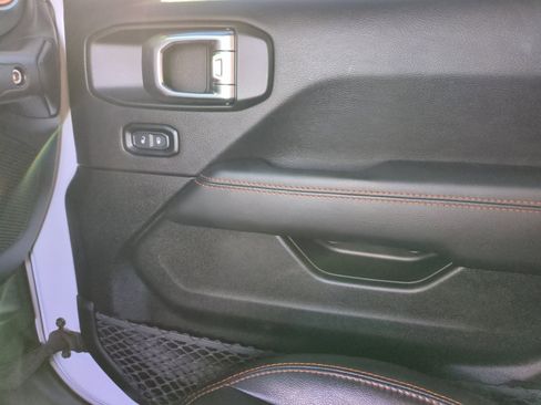 Used 2023 Jeep Gladiator Mojave w/ Cold Weather Group image 16