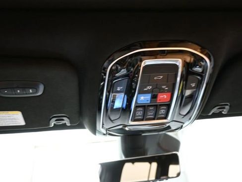 Used 2023 Jeep Grand Wagoneer Series III AWD/4WD image 12