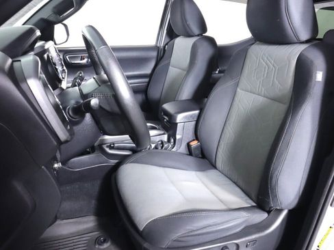 Used 2021 Toyota Tacoma TRD Off-Road image 25