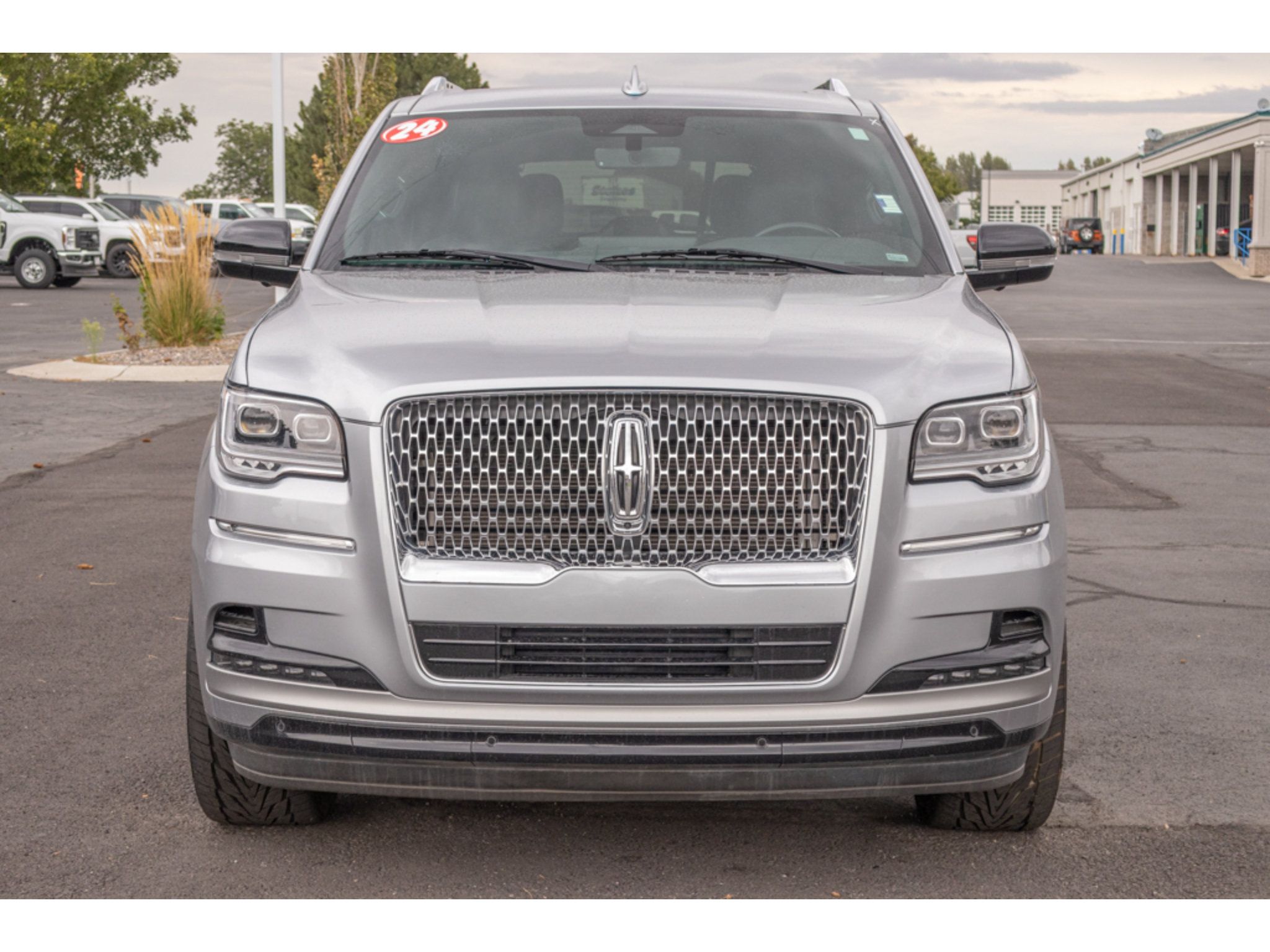 Used 2024 Lincoln Navigator L 4WD image 8