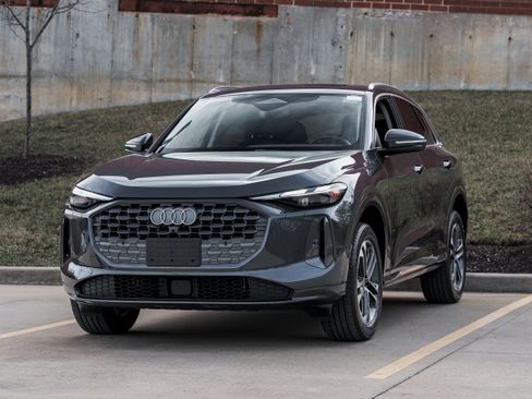 Certified 2025 Audi Q5 Premium w/ Convenience Package image 7