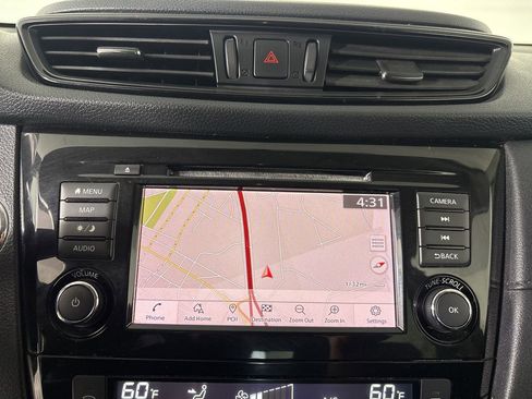 Used 2018 Nissan Rogue SV w/ Premium Package image 21