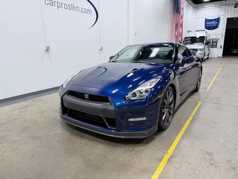 Used 2014 Nissan GT-R Premium AWD/4WD image 3