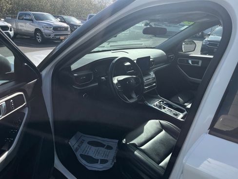 Used 2024 Ford Explorer XLT w/ Equipment Group 202A image 13