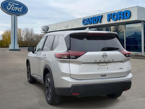 Used 2025 Nissan Rogue SV AWD/4WD image 3