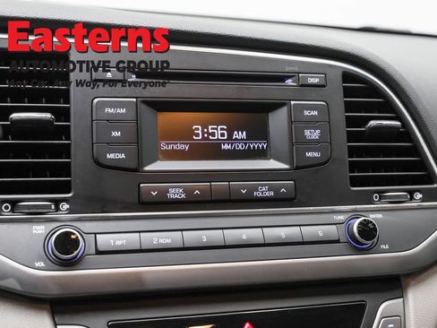 Used 2017 Hyundai Elantra SE w/ Cargo Package image 16