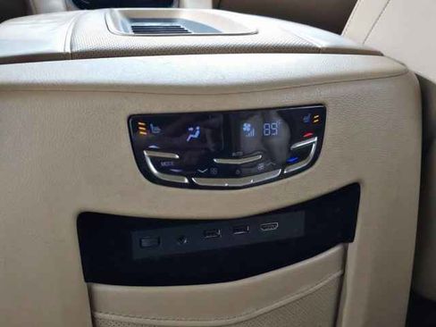 Used 2018 Cadillac Escalade ESV Platinum image 38