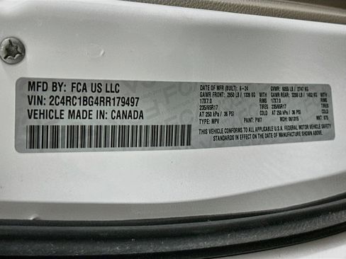 Used 2024 Chrysler Pacifica Touring-L FWD image 12