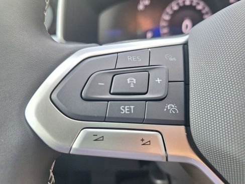 New 2026 Volkswagen Taos SE image 12