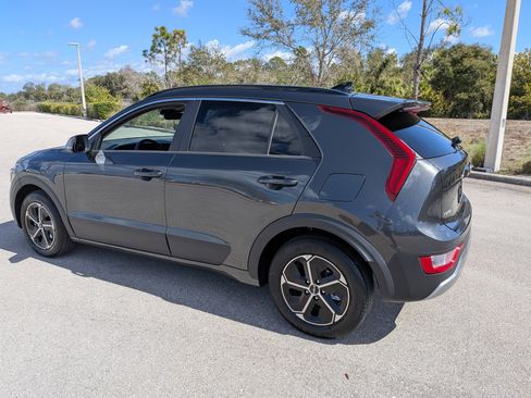 Used 2024 Kia Niro EX image 7