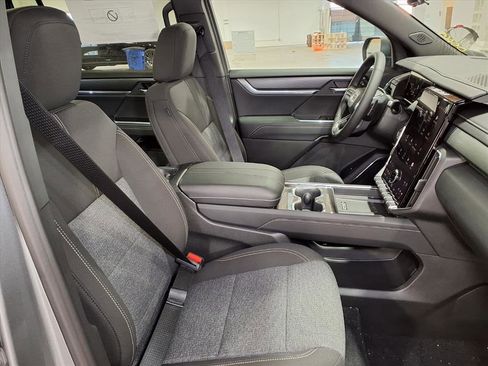 New 2026 GMC Acadia Elevation image 6