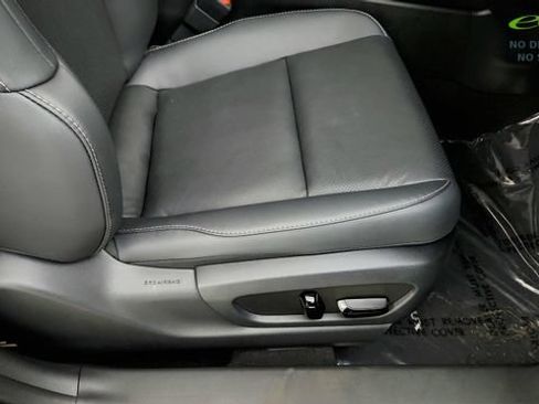 Used 2025 Lexus UX 300h FWD image 37