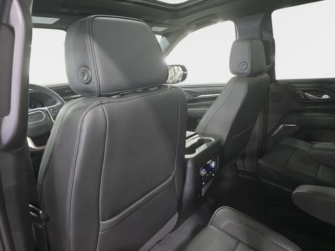 Used 2024 GMC Yukon Denali RWD image 12
