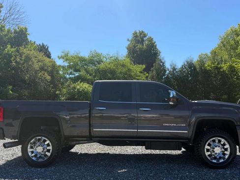 Used 2016 GMC Sierra 2500 Denali w/ Duramax Plus Package AWD/4WD image 9