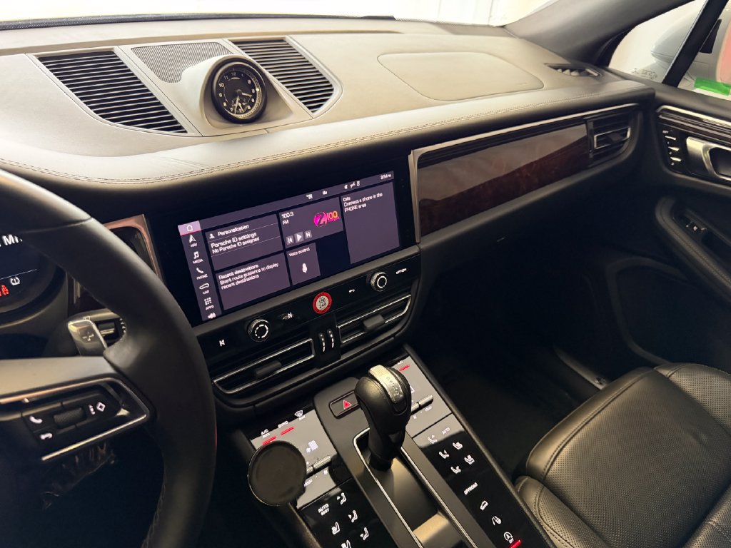 Certified 2022 Porsche Macan S AWD/4WD image 18
