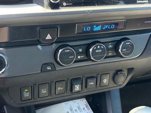 Used 2022 Toyota Tacoma TRD Off-Road w/ Technology Package RWD image 9