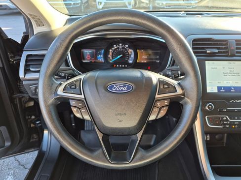 Used 2020 Ford Fusion SE AWD/4WD image 18