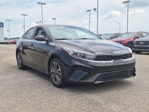 Used 2023 Kia Forte LXS w/ LXS Technology Package FWD image 1