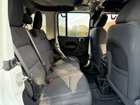 Used 2022 Jeep Wrangler Unlimited Sport w/ Xtreme Recon 35" Tire Package AWD/4WD image 35
