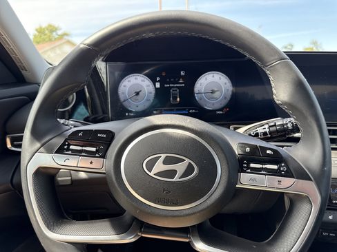 Used 2024 Hyundai Elantra SEL w/ Convenience Package image 11