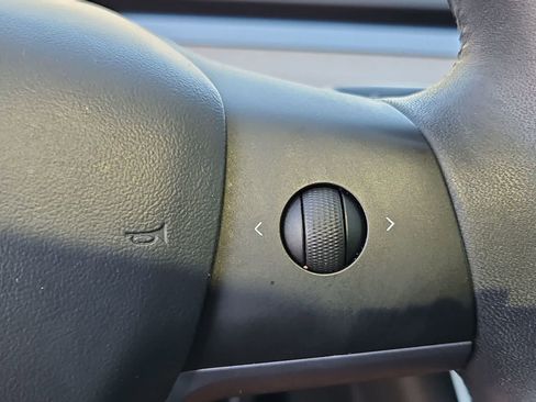 Used 2020 Tesla Model Y Long Range image 23