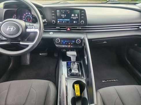 Used 2021 Hyundai Elantra SEL image 22