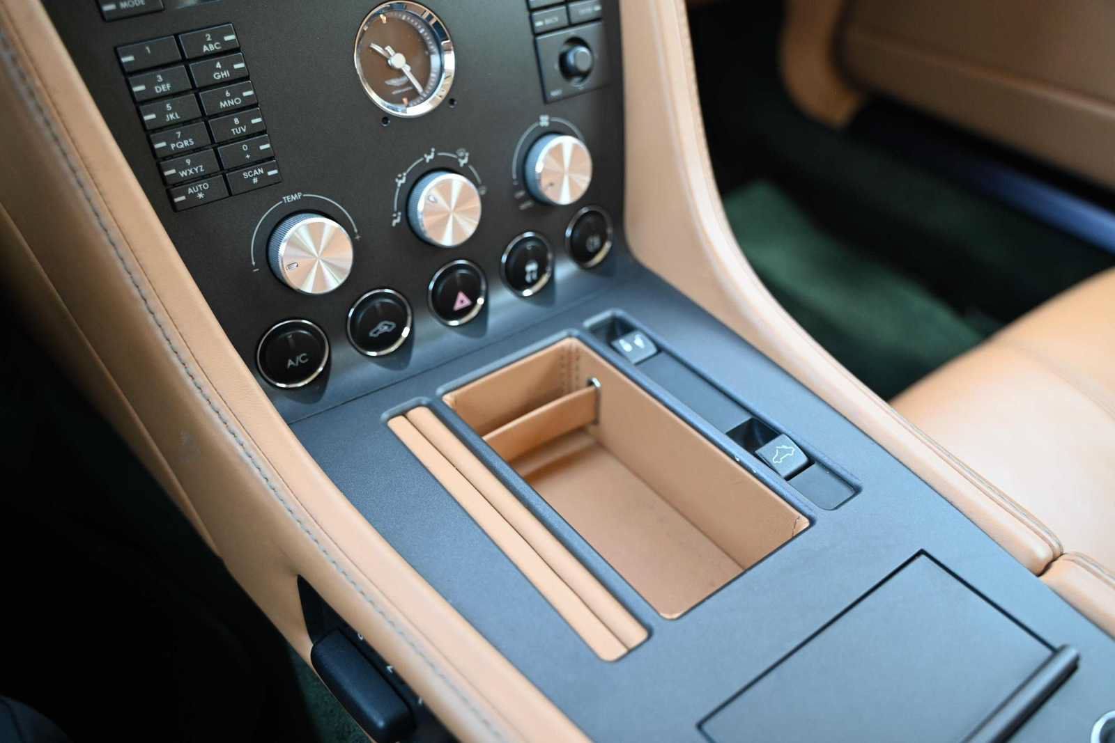 Used 2008 Aston Martin V8 Vantage Roadster RWD image 17
