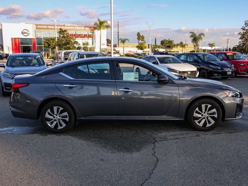 Used 2025 Nissan Altima 2.5 S image 3