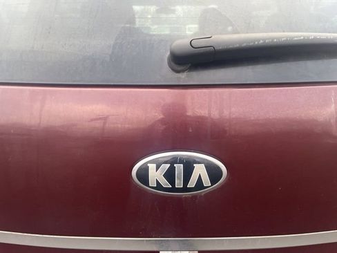 Used 2016 Kia Sedona LX image 21