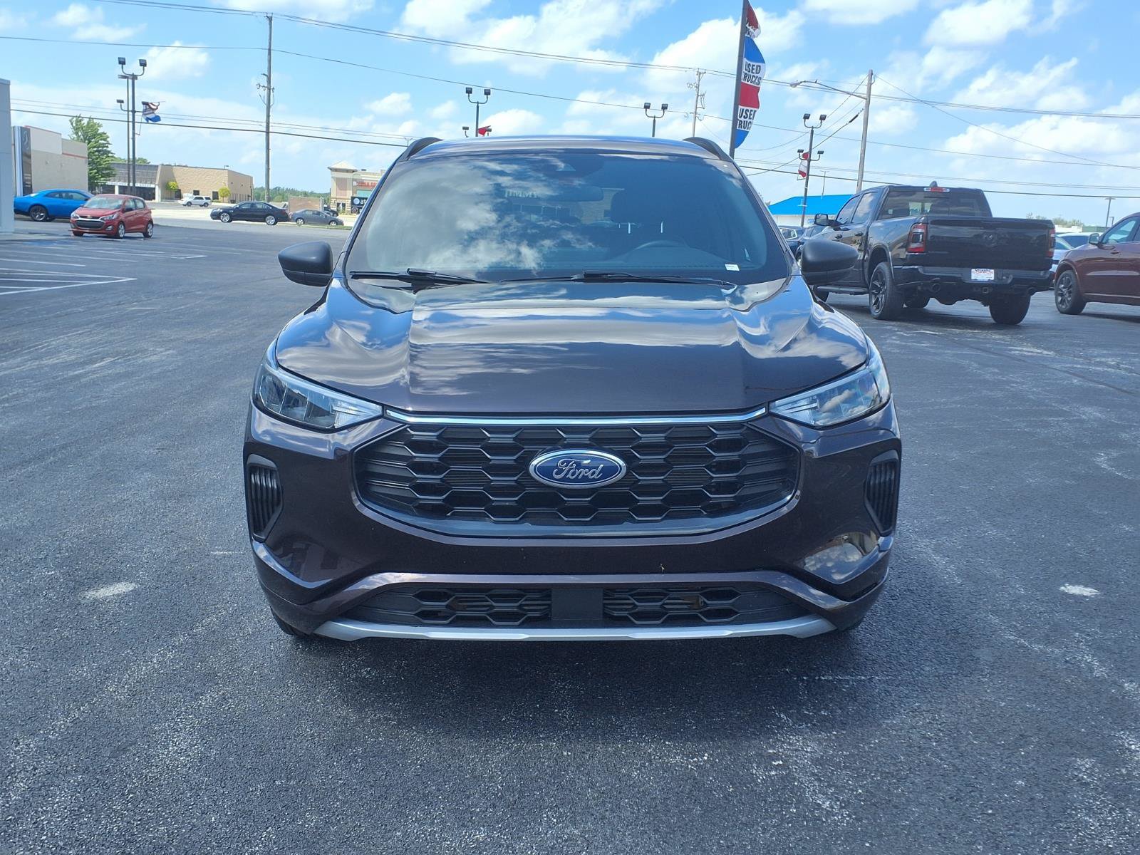 Used 2023 Ford Escape ST-Line w/ Tech Pack #1 AWD/4WD image 2