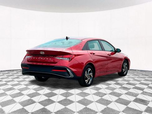 Used 2024 Hyundai Elantra SEL w/ Convenience Package image 10
