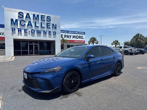 Used 2025 Toyota Camry SE FWD image 1