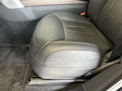 Used 2024 Land Rover Range Rover SE image 3