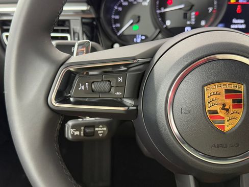 Certified 2026 Porsche Macan AWD/4WD image 17