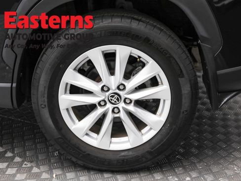 Used 2022 Toyota Corolla Cross LE image 8