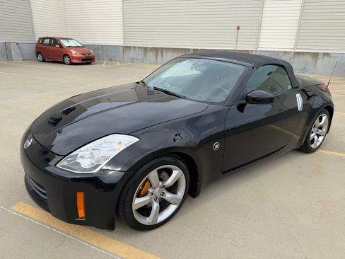 Used 2006 Nissan 350Z Grand Touring RWD image 15