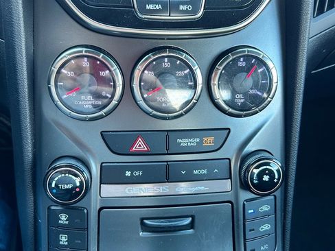 Used 2015 Hyundai Genesis 3.8 image 12