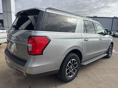 Used 2023 Ford Expedition Max XLT image 3