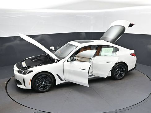 New 2026 BMW i4 eDrive40 w/ Premium Package RWD image 49