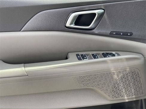 New 2026 Kia Carnival EX image 24